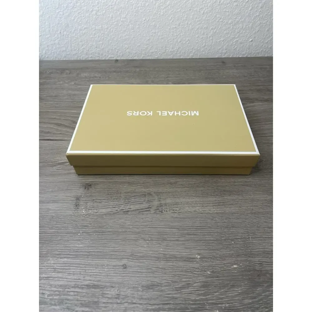 NWT Michael Kors Giftable Boxed Set - Jet Set Travel Coin Pouch & AirPods Case
